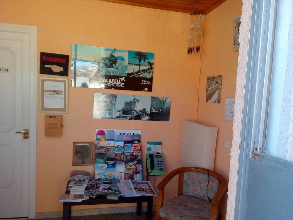 Hostal Lleida Calafell Eksteriør billede