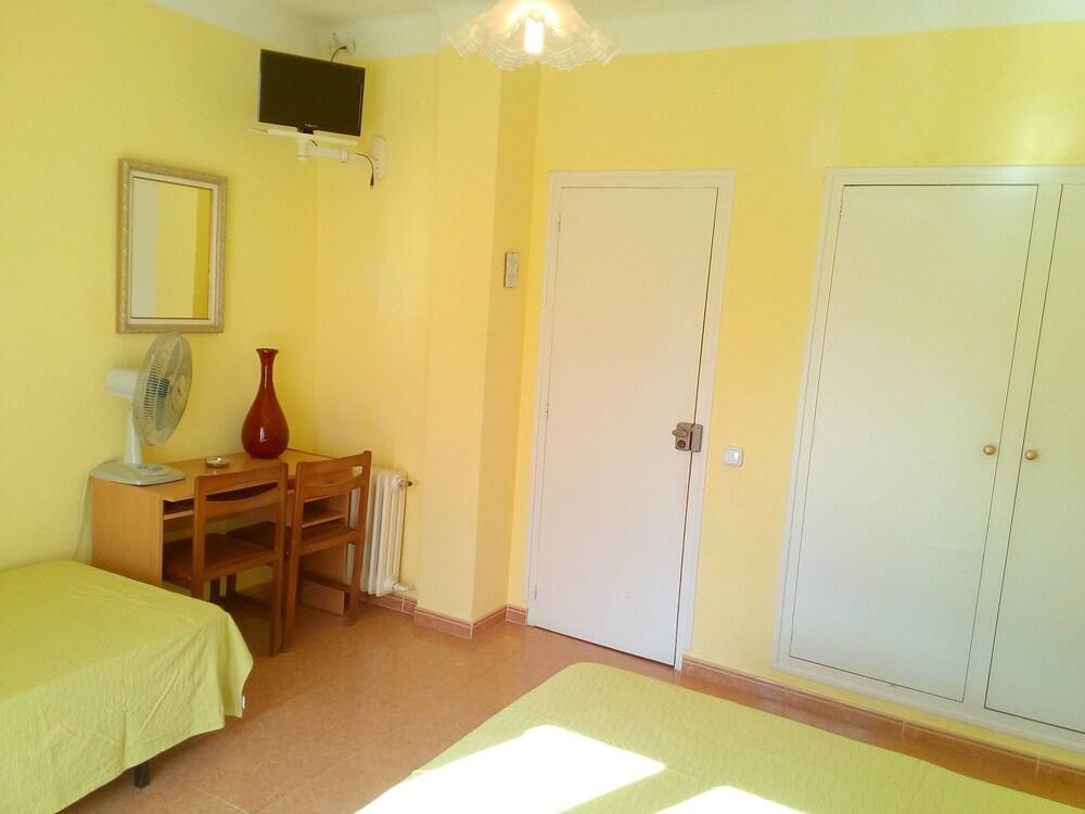 Hostal Lleida Calafell Eksteriør billede